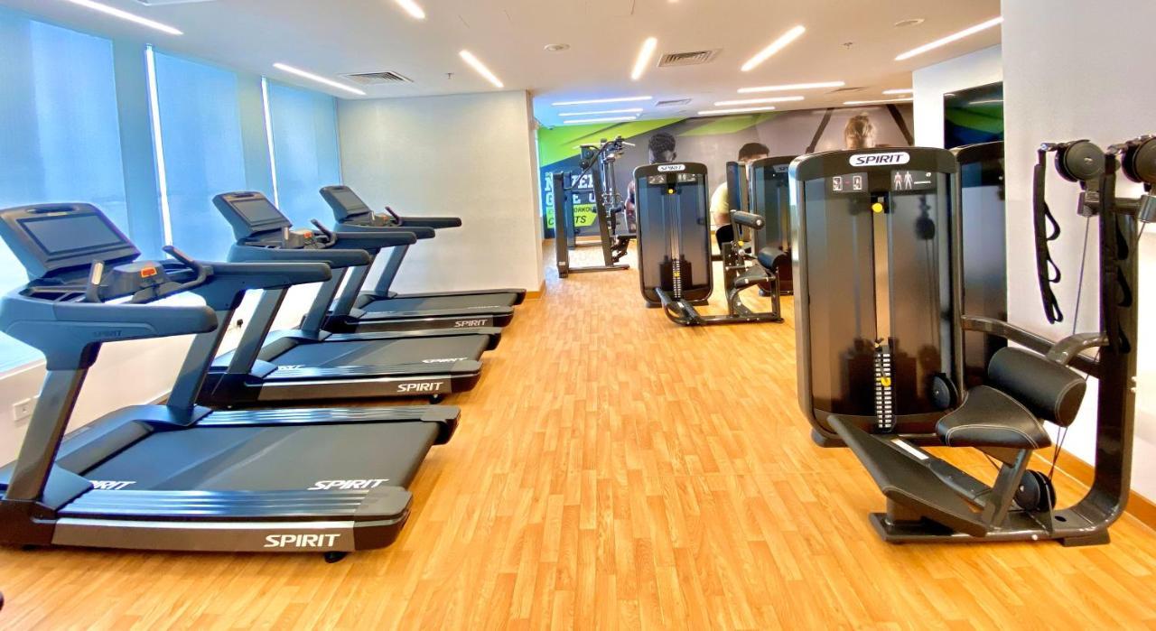 Somerset West Bay Doha Ngoại thất bức ảnh The gym at the hotel