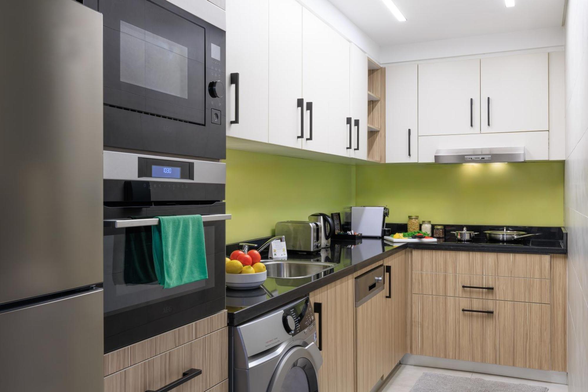 Somerset West Bay Doha Ngoại thất bức ảnh A modern kitchen