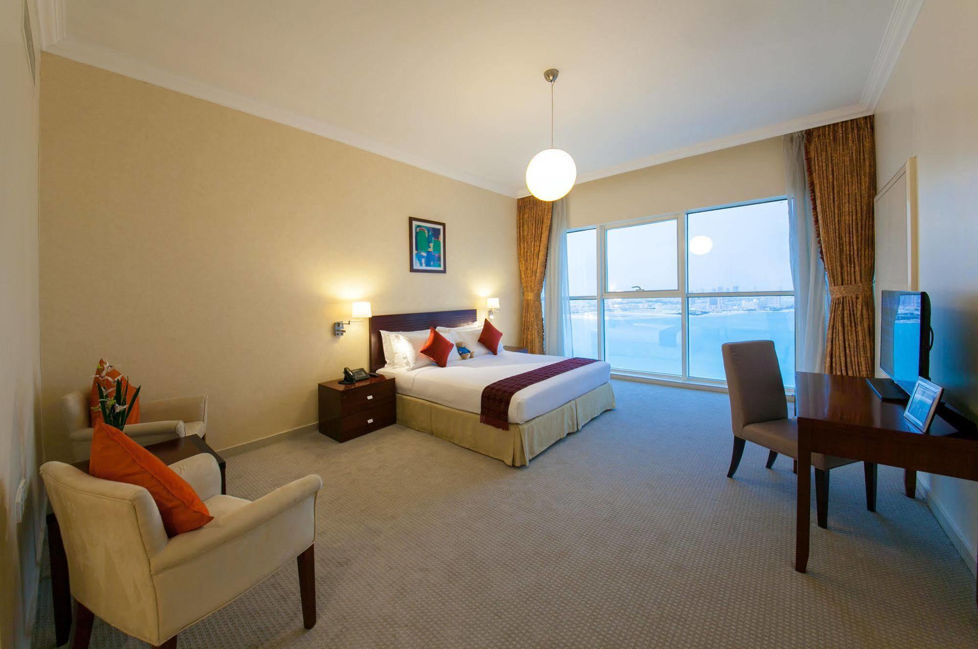 Somerset West Bay Doha Ngoại thất bức ảnh A room at the hotel