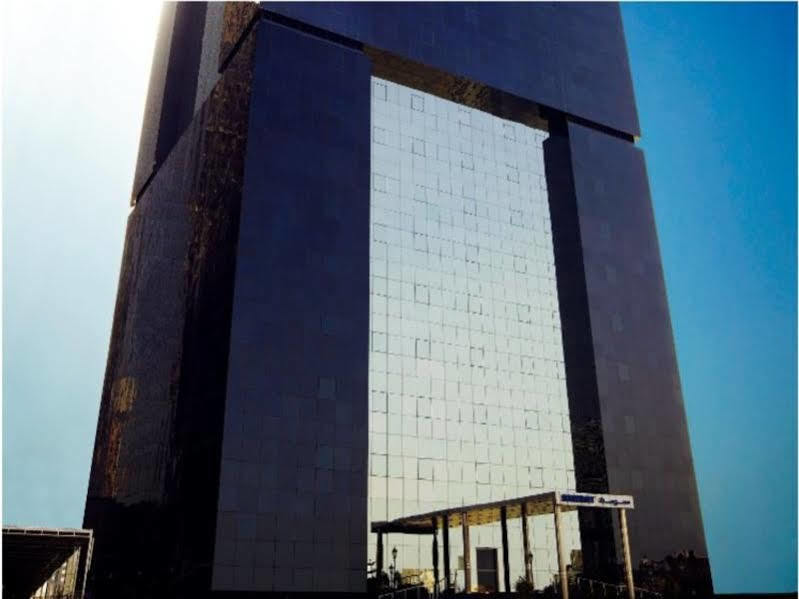 Somerset West Bay Doha Ngoại thất bức ảnh The 100-metre-high (330 ft) mirror at the Teide Observatory
