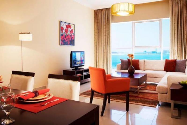 Somerset West Bay Doha Ngoại thất bức ảnh A living room in a typical apartment